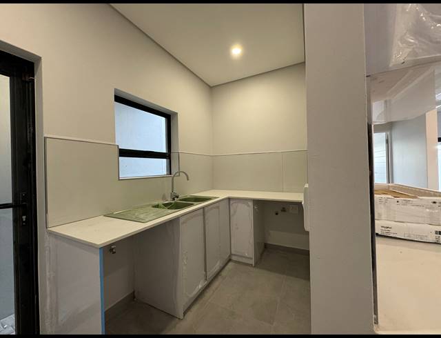 4 BEDROOM HOUSE FOR SALE IN SANDOWN